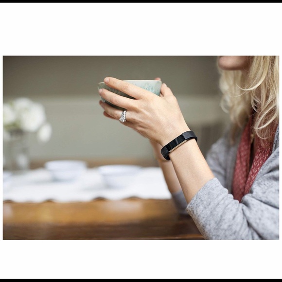 NIB Fitbit Ulta size small - Picture 3 of 4